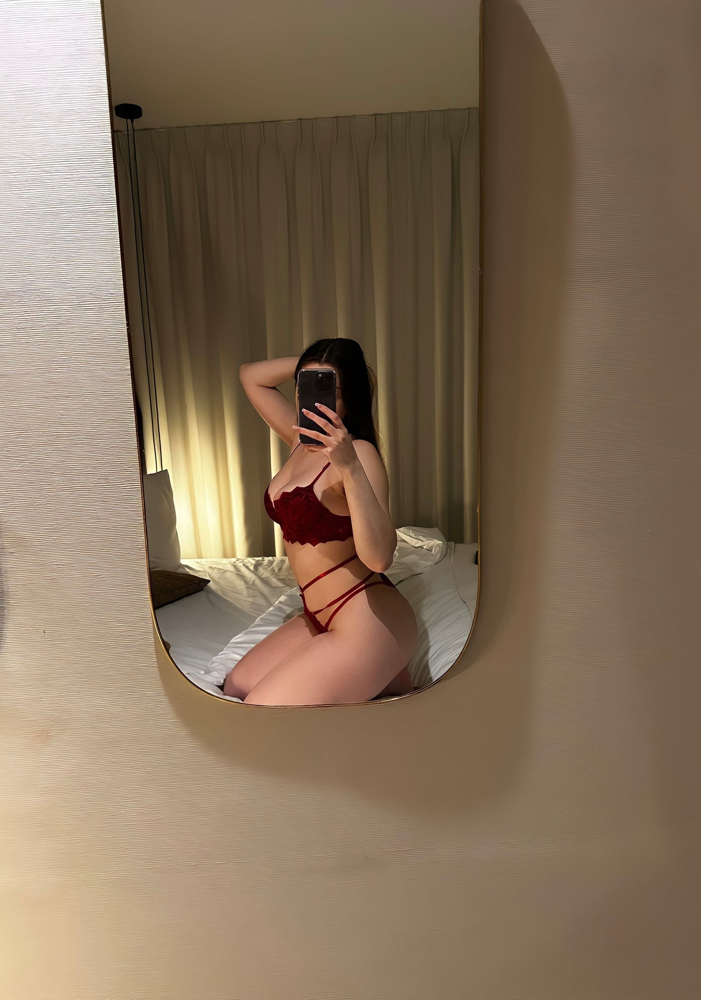 🫦01min59 – Short rose, seins mouillés & plaisir intense